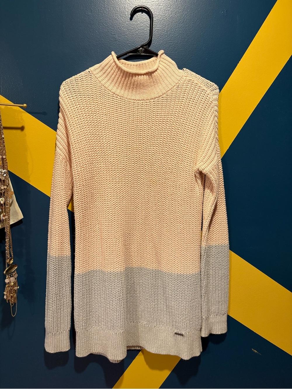 Abercrombie & Fitch Pink & Gray Colorblock Knit Sweater EUC